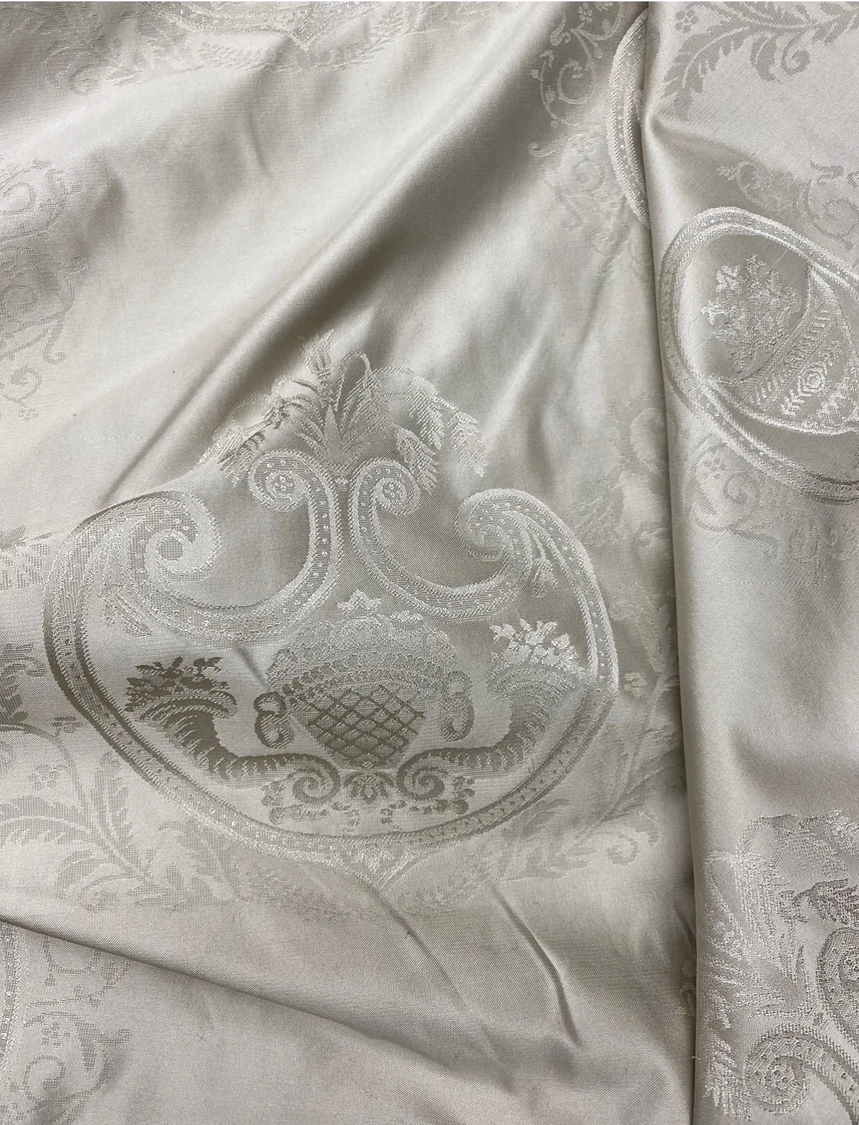 NEW Countess Robin 100% Silk Jacquard Neoclassical Light Gray Medallion