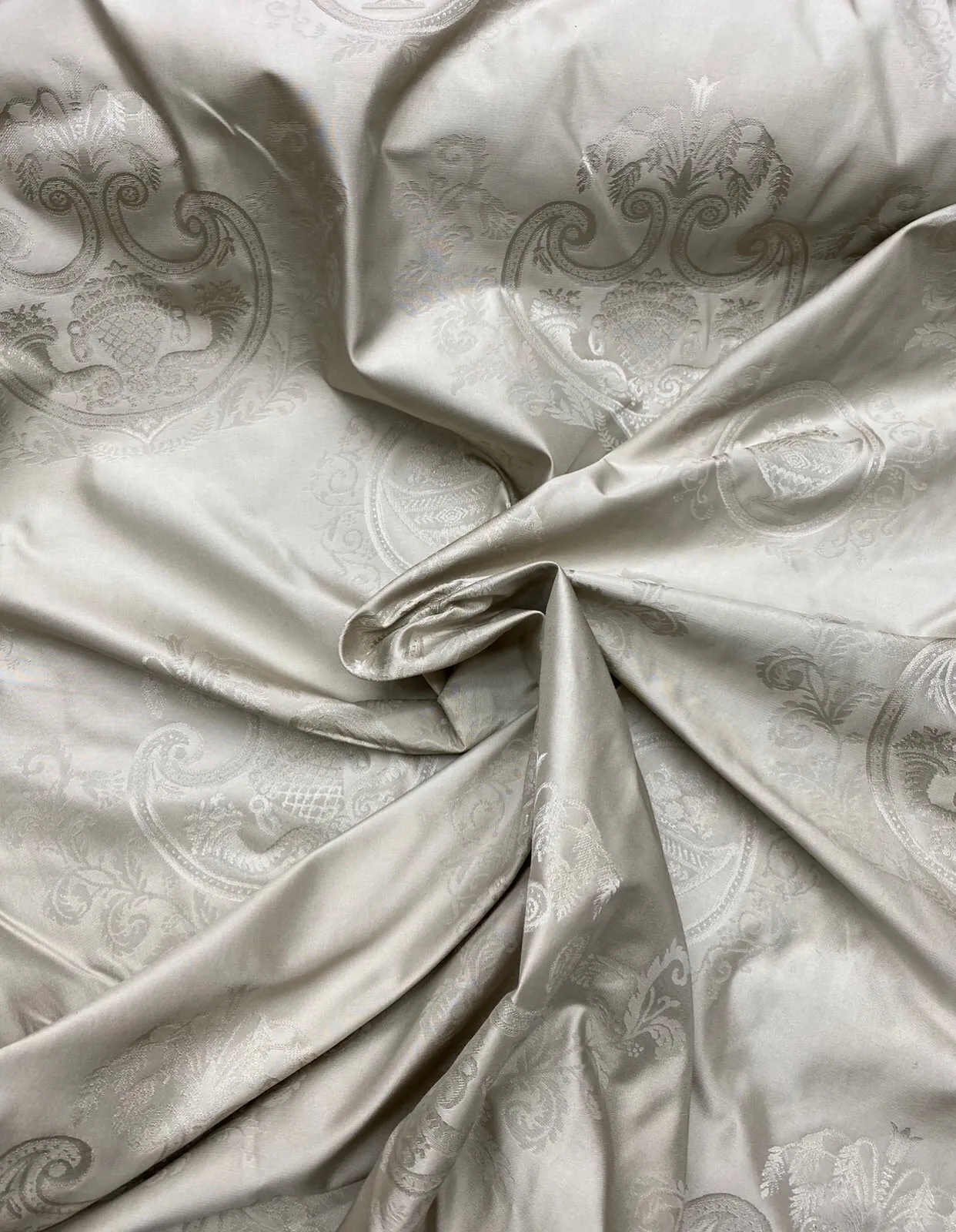 NEW Countess Robin 100% Silk Jacquard Neoclassical Light Gray Medallion